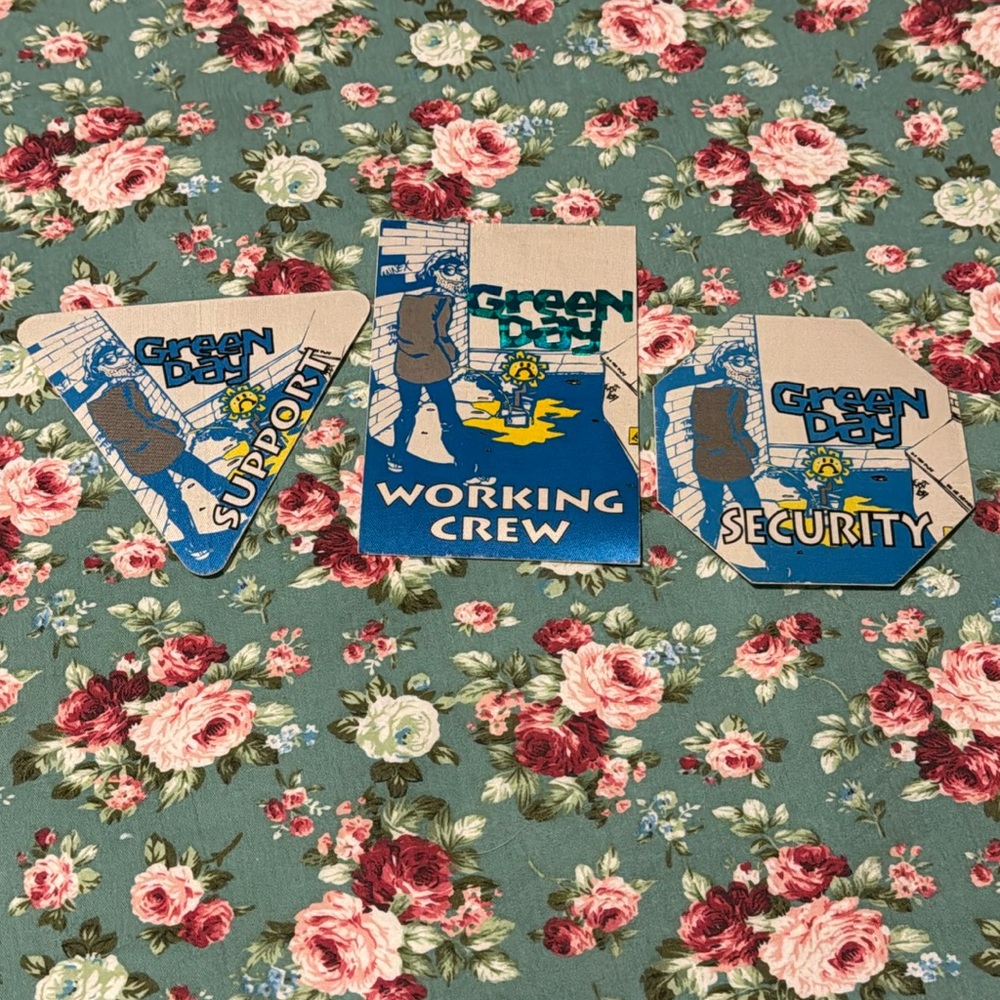 Green Day concert patches/passes in excellent condition, lot of 3 blue patches!!